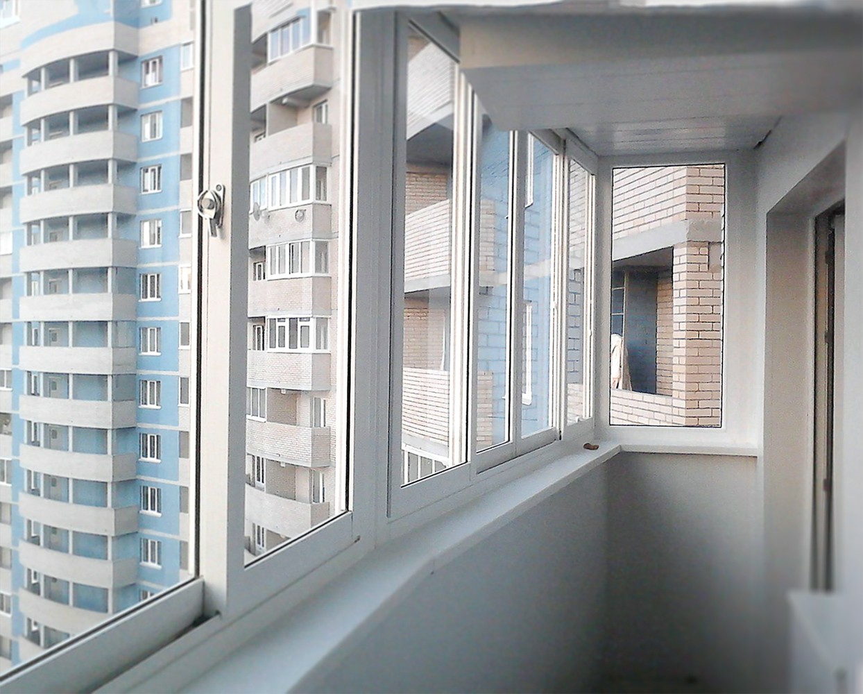 Остекление окон и балконов BauLine